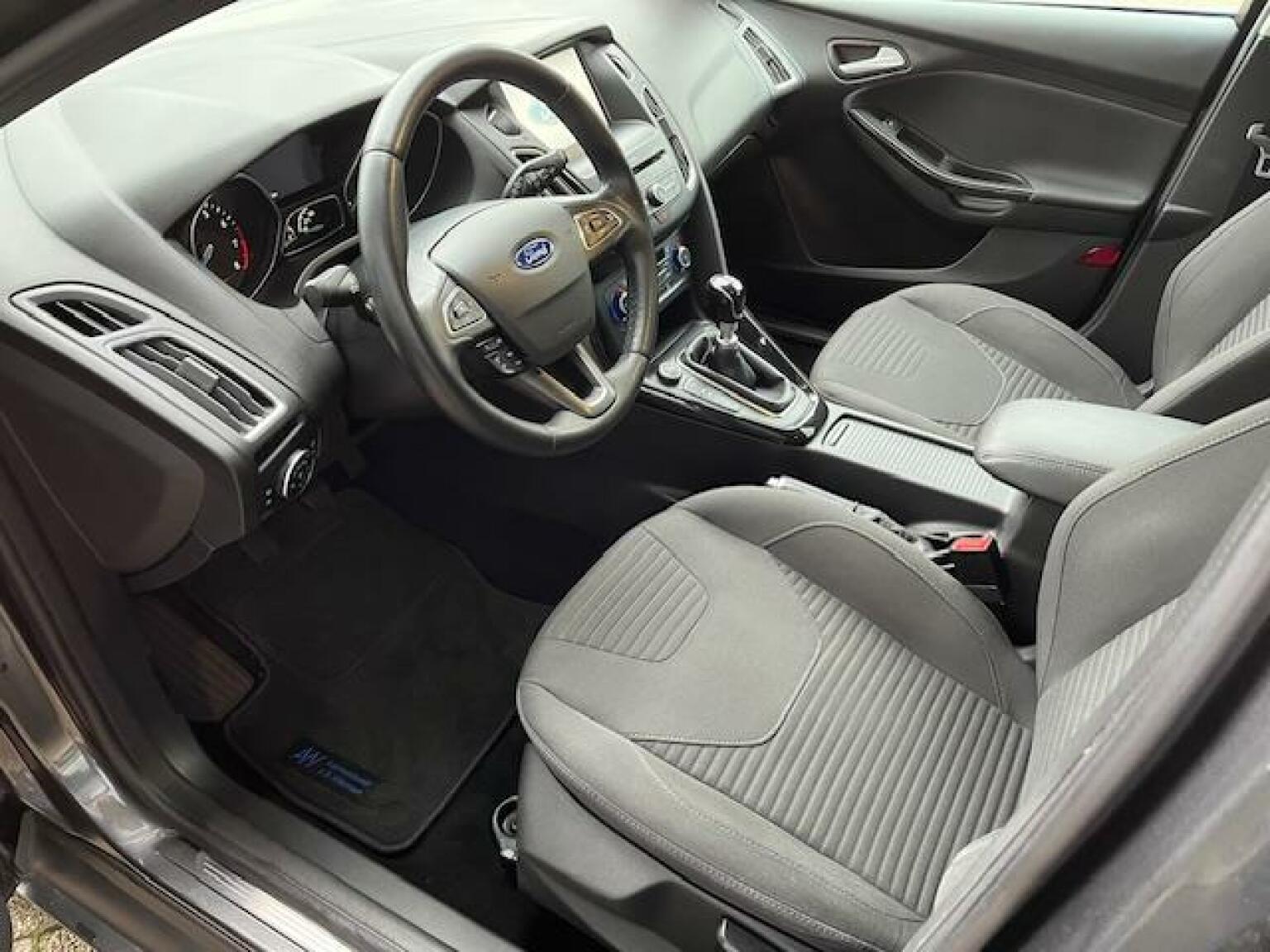 Ford-FOCUS Wagon-1